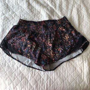 Lulu lemon Athletica Hotty Hot Shorts 2.5”